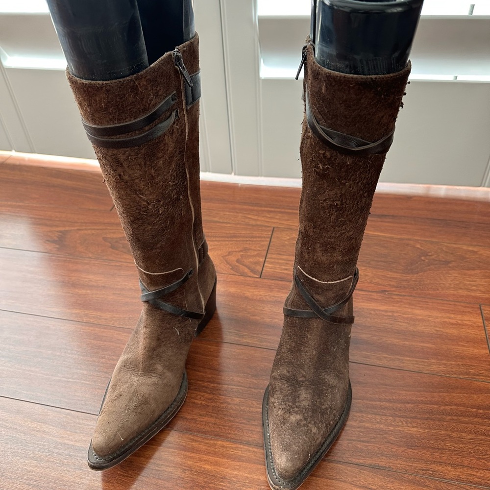 Great suede Boots made in Italy